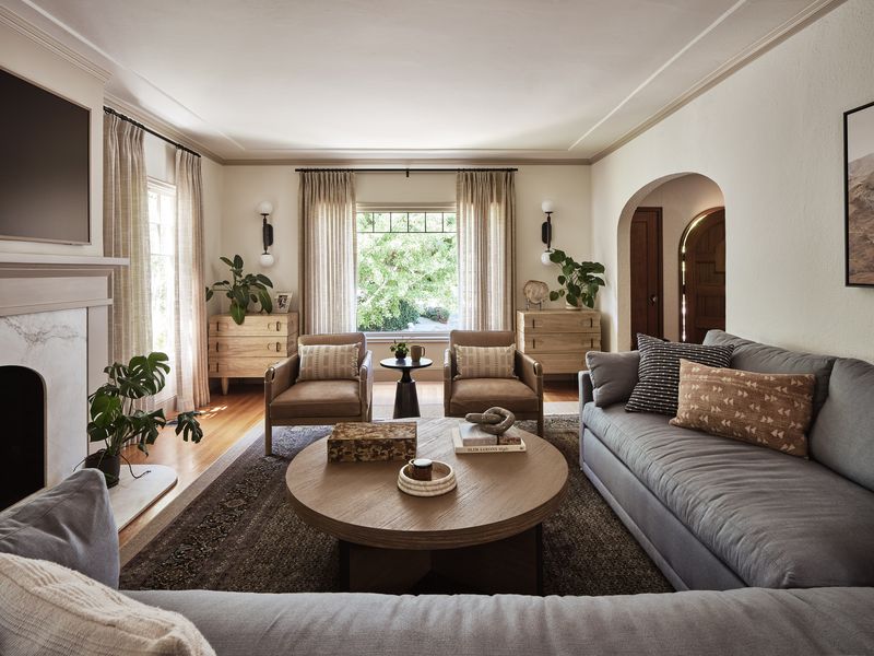 933Sunnyhills_Living_02.jpg